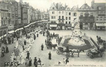 CPA FRANCE 80 "Abbeville, la procession de Saint Vulfran"