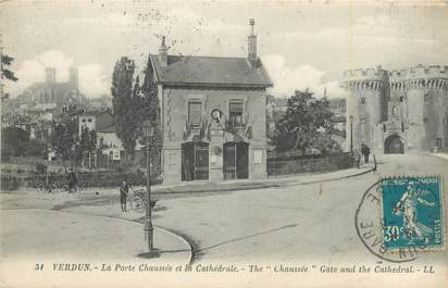 CPA FRANCE 55 "Verdun, la porte chaussée et la cathédrale"