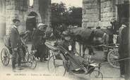 65 Haute PyrÉnÉe / CPA FRANCE 65 "Lourdes, voiture des malades"