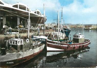 CPSM FRANCE 76 "Dieppe, les bateaux de pêche à quai"