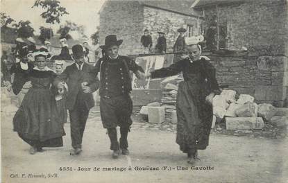 CPA FRANCE 29 "Jour de mariage à Gouëzec, une gavotte" / FOLKLORE