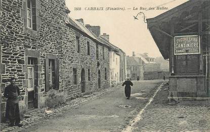 CPA FRANCE 29 "Carhaix, la rue des Halles"