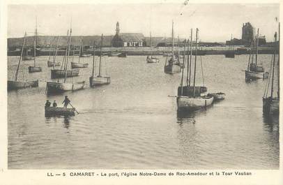 CPA FRANCE 29 "Camaret, le port, l'église Notre Dame de Roc Amadour"