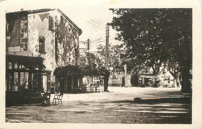 / CPA FRANCE 26 "Buis les Baronnies, place du Quinconce et ses platanes centenaires"