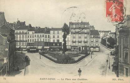 CPA FRANCE 93 "Saint Denis, la place aux Gueldres "