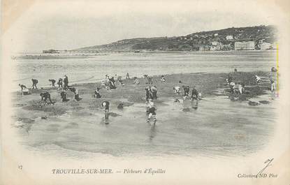 CPA FRANCE 14 "Trouville sur Mer, pêcheurs d'Equilles"