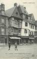 22 Cote D'armor CPA FRANCE 22 "Lannion, vieilles maisons place du centre"