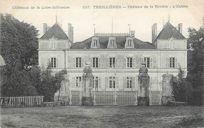 CPA FRANCE 44 "Treillières, château de la Rivière, l'entrée"