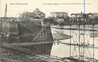 / CPA FRANCE 35 "Saint Malo, le pont roulant à marée basse" 