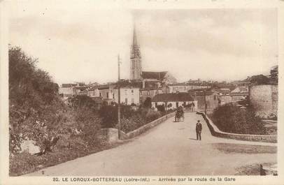 CPA FRANCE 44 "Le Loroux Bottereau, arrivée par la route de la gare"