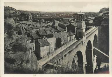 CPSM FRANCE 13 "Saint Chamas, pont de l'Horloge et quartier des Pénitents"