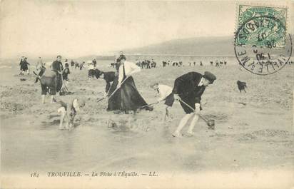 CPA FRANCE 14 "Trouville, la pêche à l'Equille"