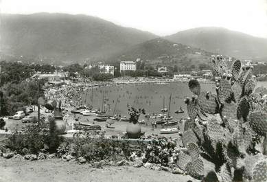 / CPSM FRANCE 83 "Cavalaire sur Mer, vue générale de la plage"