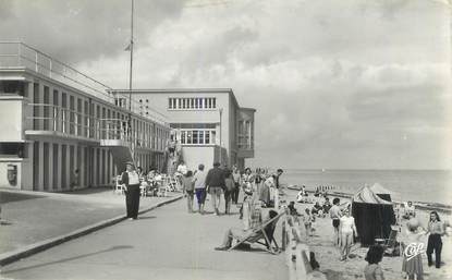 CPSM FRANCE 14 "Luc sur Mer, la digue et le casino"