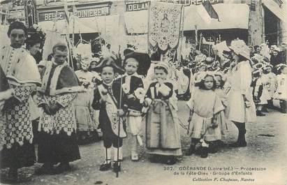 CPA FRANCE 44 "Guérande, procession de la fête Dieu, groupe d'enfants"