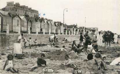 CPSM FRANCE 14 "Luc sur Mer, la plage et les cabines"