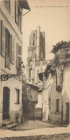 CPA PANORAMIQUE FRANCE 81 "Albi, la rue des Prêtres et la cathédrale"