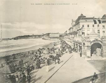 CPA PANORAMIQUE FRANCE 64 "Biarritz, la grande plage et le casino municipal"