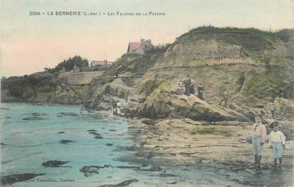 CPA FRANCE 44 "La Bernerie, les falaises de la patorie"