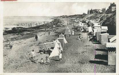 CPSM FRANCE 44 "Tharon plage, la plage et les cabine"