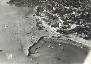 CPSM FRANCE 44 "La Bernerie, vue aérienne sur la plage et la côte"