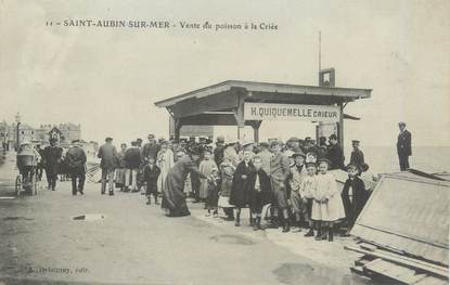 CPA FRANCE 14 "Saint Aubin sur Mer, vente du poisson à la Criée"