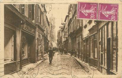 CPA FRANCE 02 "Laon, la rue Chatelaine"