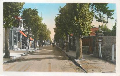 CPSM FRANCE 14 "Ouistreham Riva Bella, avenue de la mer"