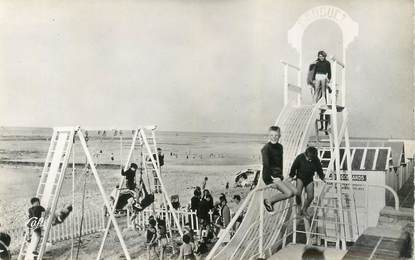 CPSM FRANCE 14 "Saint Aubin sur Mer, jeux sur la plage"