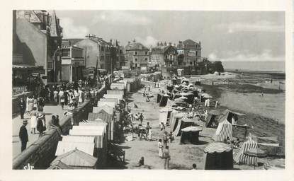 CPSM FRANCE 14 "Saint Aubin sur Mer, la digue et la plage"