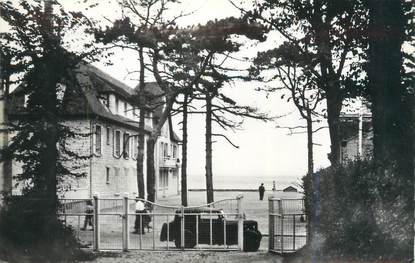 CPSM FRANCE 14 "Saint Aubin sur Mer, sortie du parc sur le clos Normand"