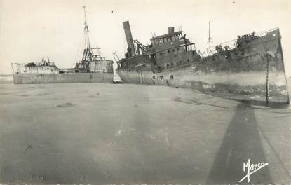 CPSM FRANCE 14 "Saint Laurent sur Mer, bateaux échoués"