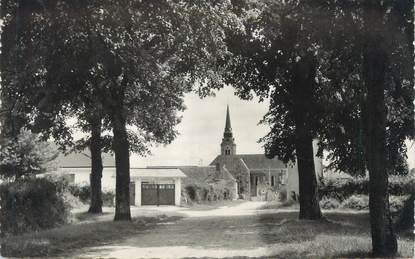 CPSM FRANCE 72 "Precigné, l'église vue de la route du château"