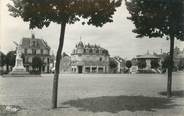 72 Sarthe CPSM FRANCE 72 "Chateau du Loir, la place de l'hôtel de ville"