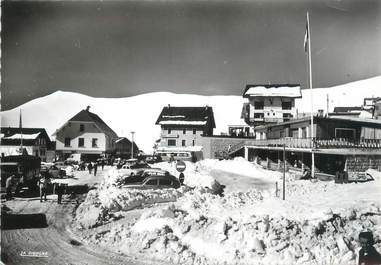 CPSM FRANCE 38 "Alpe d'Huez, la gare routière"