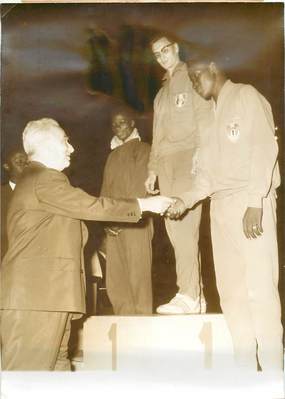 PHOTO DE PRESSE / THEME SPORT "Sénégal, Dakar, Les Jeux de l'Amitié, le 110m Haie, 1963"