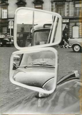 PHOTO ORIGINALE / PHOTO DE PRESSE / AUTOMOBILE "Le rétroviseur double lancé par une firme allemande"