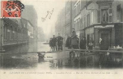 CPA FRANCE 92 "Levallois Perret, rue des Frères Herbert et rue Gide" / INONDATIONS