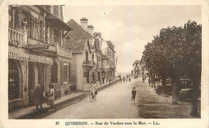 CPA FRANCE 56 "Quiberon, rue de Verdun"