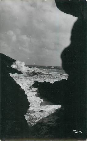 CARTE PHOTO FRANCE 56 "Quiberon, grotte de la fenêtre"