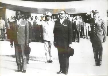 PHOTO DE PRESSE ORIGINALE / Réunion des 12 états membres de l'Union Africaine, Président de la Côte d'Ivoire et le Président de la Haute Volta"