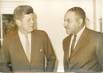 PHOTO DE PRESSE ORIGINALE / USA "ROWAN, 1er ambassadeur des USA noir avec le président KENNEDY, 1963"