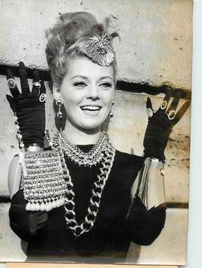 PHOTO DE PRESSE ORIGINALE / Eléction de Miss Bijoux Fantaisies au grand hôtel de la place de la Concorde, 1963"