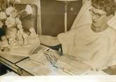 Theme PHOTO DE PRESSE ORIGINALE / Mère de quintuplés américains en convalescence à Aberdeen, dans le Dakota, 1963