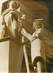 PHOTO DE PRESSE ORIGINALE / 1963, les Catherinettes parisiennes au pied de la statue de Sainte Catherine
