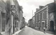 86 Vienne CPSM FRANCE 86 "Monts sur Guesnes, rue Saint Avertin"