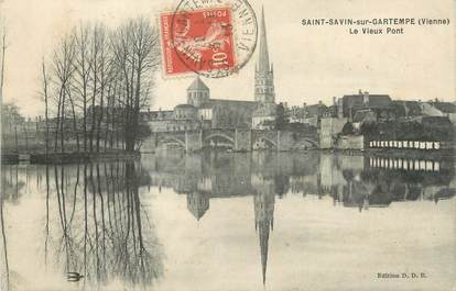 CPA FRANCE 86 "Saint Savin sur Gartempe, le vieux pont"