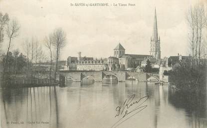 CPA FRANCE 86 "Saint Savin sur Gartempe, le vieux pont "