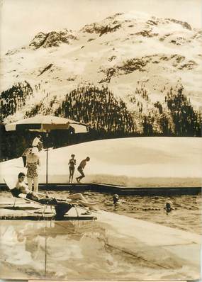 PHOTO ORIGINALE DE PRESSE "Suisse, Saint Moritz, piscine en plein air de l'Hotel Carlton Kulm"