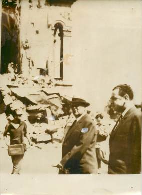 PHOTO ORIGINALE DE PRESSE "Yougoslavie, le tremblement de terre de Skoplje, le maréchal TITO "